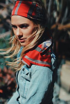 Women's Fashion Trends 2021, Headscarves Head Rap, Hairstyles Bandana, Cute Bandana Hairstyles, Bandana Hairstyle, Cute Bandana, Festival Scarves, Hairstyle Youtube, Head Wrap Styles, Music Festival Fashion