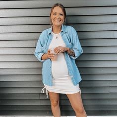 19 Summer Maternity Outfit Ideas: Comfy, Stylish Looks For Bump - Bjarni Baby Holiday Maternity Outfits, Bump Style Summer, Maternity Outfits Summer, Summer Maternity Outfits, Outfit Ideas Comfy, Maternity Outfit Ideas, Summer Pregnancy Outfits, Prego Outfits, Maternity Clothes Summer