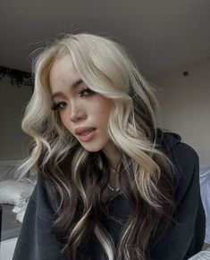 Skunk Hair, Blonde Hair Inspiration, Pretty Hair Color, Hair Color And Cut, Hair Dye Colors, Blonde Ombre, Hair Inspo Color