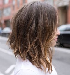 Medium Hairstyles For Women, Inspiring Hairstyles, Middle Hair, Angled Bob Hairstyles, Haircut Styles, Wavy Hairstyles, Medium Long Hair, Fun Hair, Ombré Hair