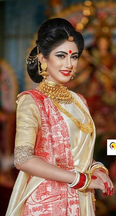 Gajara Hairstyle, Bengali Hairstyle, Hairstyle Open Hair, Fashion Meaning, Bride On Wedding Day, Saree Hairstyles