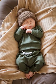 Knitted Baby Beanies, Knit Baby Hat, Newborn Boy Clothes, Baby Unisex, Foto Baby, Baby Hats Knitting, Luxury Baby