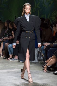 Versace 2020 Spring Summer, Versace 2020, Jungle Dress, Versace Women, Hollywood Red Carpet, Versace Spring, Men Fashion Show, 2020 Fashion Trends, Versace Home