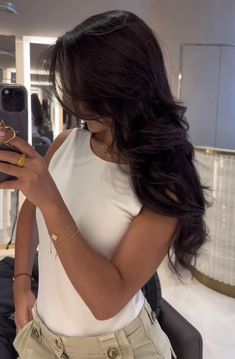 Long Brunette Hair Aesthetic, Brushing Hair Aesthetic, Glowy Hair, Rambut Brunette, Long Healthy Hair, Hairstyles For Layered Hair, Blowout Hair, Longer Hair, Dream Hair