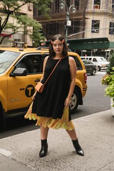 The Plus-Size Women Who Ruled the Street Style Game During New York Fashion Week | InStyle Curvy Street Style, Looks Hippie, Dress Photo, Looks Street Style, Street Style Summer, Summer Outfit Inspiration, Fashion Gallery, Mode Inspo, 2024 Fashion