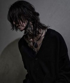 Black Hair Aesthetic, Hairstyle For Men, Goth Hair, Haircut Curly, Bangs Curly, Wolfcut Haircut, Long Wolfcut, Wolf Cut