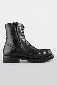 CAMDEN tar-black double-zip military boots. Black Chukka Boots, Black Military Boots, Chelsea Boots Men Outfit, Boots Men Outfit, Combat Boots Men, Shoe Bags For Travel, St Moritz, Black Combat Boots, Chelsea Boots Men