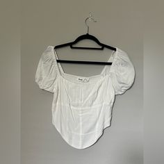 Nwt White Crop Top From Nordstrom Trendy White Top For Daytime, Trendy White Daytime Blouse, Fitted White Blouse For Daytime, Cutout Crop Top, Halter Neck Crop Top, Boho Crop Tops, Puff Sleeve Crop Top, Tie Crop Top, Floral Crop Tops