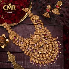 Gold Neckles, Heavy Jewellery, Haram Designs, Photographing Jewelry, Bridal Necklace Designs, Gold Temple Jewellery, Antique Necklaces Design, Antique Necklaces