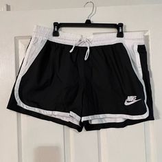 Shorts Are Practically Brand New! Perfect Condition But They Are Way Too Big For Me. I Wear An Xl When I Purchase Any Nike Pro Dri Fit Spandex Shorts Or Leggings But I Now See In Anything Other Than The Dri Fit Line I Need To Get A Size Large. Basically Saying The Shorts Run Big. I Really Like Them So Sad! Nike Sporty Beach Shorts, Rave Outfits Shorts, Outfits Shorts, Christmas Board, Shorts Nike, Spandex Shorts, Rave Outfits, Shorts Athletic, Nike Pros