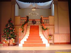 the stairs are decorated with christmas decorations