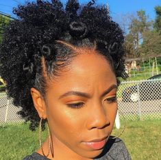 Short Natural Curls, Bantu Knot Hairstyles, Cabello Afro Natural, Twa Hairstyles, Makeup Tip, Protective Hairstyles For Natural Hair, Quick Natural Hair Styles, Natural Afro Hairstyles, Hair Knot