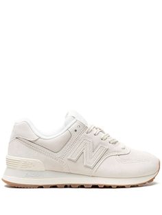 New Balance Shoes Cream, Cute Basic Shoes, Work Sneakers Outfit, Back To School Shoes 2024, Cute Back To School Shoes, Basic Shoes For Women, New Balance Shoes 574, Cute Shoes For School, New Balance 574 White