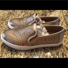 Steve Madden Episode Sneaker Rose Gold Size 7.5 New In Box Gold Sneakers With Perforations, Gold Slip-ons With Round Toe, Gold Slip-on Sneakers For Spring, Gold Slip-on Sneakers With Cushioned Footbed, Rose Gold Sneakers, Womens Shoes Sneakers, Steve Madden, Shoes Sneakers, Rose Gold