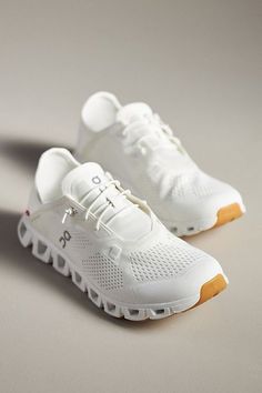 On Cloud 5 Womens, On Womens Shoes, Women Walking Shoes, Comfortable Shoes For Vegas, On Shoes Outfit Women, Oncloud Sneakers Outfit, Womens On Cloud Shoes, Travel Sneakers For Women, On Cloud Womens Shoes