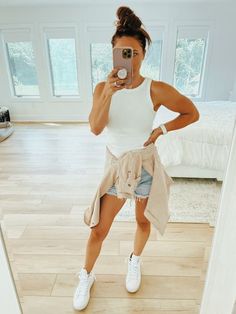 10 White Platform Converse Outfits You Need To Try | Fit Mommy In Heels What To Wear With White Platform Converse, Converse Hightops Outfit Summer, High Tops With Shorts, Platform Shoes Outfit