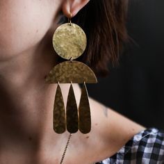 Can a piece be simple and statement at the same time? We believe it's possible with these stunners! Featuring a perfectly balanced collection of our custom hammer faceted brass components - these are an instant showstopper. Materials & Details Lightweight Hand Textured Brass Measures 4 1/2" long Modern Teardrop Brass Linear Earrings, Modern Electroformed Metal Jewelry, Hand Forged Brass Chandelier Dangle Earrings, Unique Long Drop Brass Earrings, Long Drop Brass Earrings, Bronze Long Drop Brass Jewelry, Bronze Brass Long Drop Earrings, Hammered Brass Chandelier Drop Earrings, Bronze Brass Long Drop Jewelry