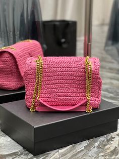 Size: 28cm*20.5cm*8.5cm It comes with Dust box, Care manual, Tag, and Paper bag. Pink Ysl, Yves Saint Laurent Bags, Genuine Leather Handbag, Luxury Products, Custom Watch, Saint Laurent Bag, Chain Bag, Color Rosa, Chain Bags