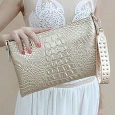 Cheap Purses, Leather Clutch Purse, Diy Handbag, Handbags Affordable, Crocodile Pattern, Outfit Trends, Envelope Bag, Cute Purses, Leather Clutch Bags