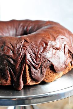 a chocolate bunt cake sitting on top of a metal plate