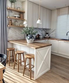 Small Open Plan Kitchens, Living Room And Bedroom Combo, Kitchen Restoration, Minimal Kitchen Design, Open Plan Kitchen Dining Living, Open Plan Kitchen Dining, White Kitchen Decor, Small Kitchen Decor, Kitchen Dining Living