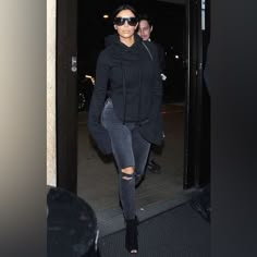 Vetements Black Hoodie Aso Kim Kardashian. Size Small. Runs Small - More Like Xxs Or Xs. 100% Cotton. Excellent Used Condition - No Flaws. Extremely Rare!!! Kim Has Worn It As Recently As 2022 While On A Date W/ Pete Davidson. I’m 100% Sure I Want To Sell - Will Depend On Offers. Only Ever Dry Cleaned To Preserve Integrity Of Item. Smoke Free Home. Authentic! Kim Kardashian Airport, Kim K Outfits, Estilo Khloe Kardashian, Kim K Fashion, Airport Attire, Kim Kardashian Fashion, Kim Style, Kardashian Fashion, Kim Kardashian Outfits