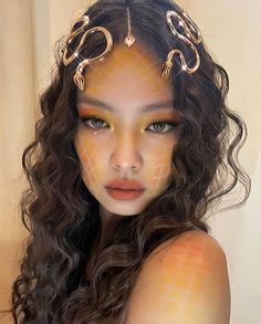 Hot Medusa Costume, Snake Themed Outfit, Medusa Inspired Outfit, Halloween 2023 Trends, Medusa Hairstyle, Gorgon Costume, Medusa Costume Ideas, Costume Medusa, Snake Makeup