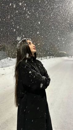 Fashion Women Outfits, Celebrity Selfies, Winter Girl, Instagram Jewelry, Hair Women, Fashion Photography Poses, Photography Accessories, Stay Young, Winter Girls