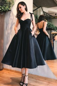 Vintage Black Spaghetti Straps Sweetheart Tea-length A-Line Prom Dress With Pockets | Babyonlinedress UK Gaun Tulle, Simple Evening Dress, Tea Length Prom Dress, Baju Kahwin, Satin Homecoming Dress, Cheap Homecoming Dresses, Prom Dresses With Pockets, Satin Short, Black Prom