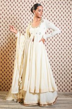 Shop for Nikasha White Handwoven Cotton Jamdani Anarkali Set for Women Online at Aza Fashions Shantanu And Nikhil, White Anarkali, Silk Anarkali, Set Saree, Embroidered Bodice, Gathered Sleeves, Abayas Fashion, Cotton Skirt, Set For Women