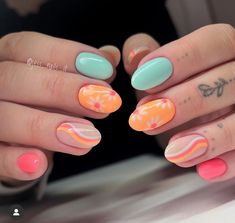 Small Nails Design Summer, California Vacation Nails, Preppy Nail Ideas Summer, Orange And Blue Summer Nails, Girls Trip Nails, California Nails Ideas, Arizona Nail Designs, Retro Summer Nails