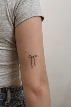 how cute is my new bow tattoo 🥹🥹 Fine Line, Tattoos