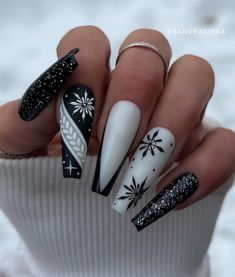 Trendy & Unique Acrylic Nail Inspirations Black And White Winter Nails, Black And White Christmas Nails, Deco Nails, New Years Nail Designs, Sweater Nails, Unique Acrylic Nails, Disney Nails