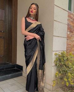 Indian Outfits Lehenga, Indian Fashion Saree, Traditional Indian Outfits, Indian Bridal Fashion, Black Saree