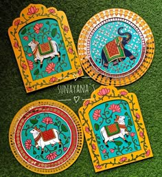 A set of Pichwai Jharokhas and Pichwai cow wall plates done in lippan art. Elephant Pichwai Painting, Rajasthani Wall Decor, Jharoka Lippan Art, Elephant Lippan Art, Pichwai Wall Art, Mirror Canvas Art, Painted Mirror Art, Indian Traditional Paintings, Pichwai Paintings