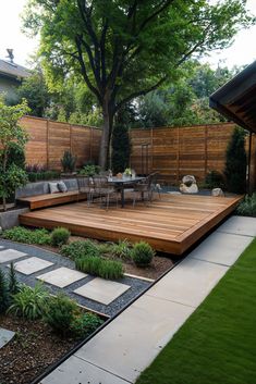 floating deck idea in yard using deck blocks Small Yards, Back Garden Design, Backyard Renovations, Patio Garden Design, Large Backyard, Modern Backyard, Backyard Inspiration