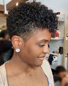 Short Black Natural Hairstyles, Edgy Short Haircuts, Black Women Short Hairstyles, Short Natural Curly Hair, Dunner Wordend Haar, Tapered Natural Hair, Natural Hair Cuts