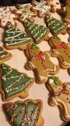 many decorated christmas cookies on a table