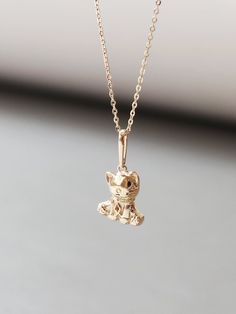 NOT GOLD PLATED, NOT GOLD FILLED! All our jewelry are stamped with a gold hallmark to certify the metal purity of the item. Product Details ☑14K SOLID GOLD ☑KITTY: 7.4x8.9MM ☑OVERALL DIMENSION: 14MM (including pendant bail) 💓Tarnish resistant and sweat resistant  💓Hypoallergenic, made without lead, nickel and cadmium Gold Information *9K gold is 9 parts pure gold or 37.5% pure. *10K gold is 10 parts pure gold or 41.7% pure. *14K gold is 14 parts pure gold or 58.5% pure. *18K gold is 18 parts p 14k Gold Jewelry With Cat Design In Gold Color, Yellow Gold Cat Design Jewelry Gift, Cute Gold Jewelry With Cat Design, Gold Charm Necklace With Cat Design As Gift, Gold Charm Necklace With Cat Design For Gift, Gold Cat Design Charm Necklace As Gift, Cute Gold Necklace With Cat Design, Cute Gold Necklace With Lobster Clasp, Gold Sterling Silver Necklace With Cat Design