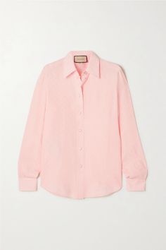 Gucci's shirt is instantly recognizable thanks to its iconic 'GG' monogram. It's been made in Italy from fluid silk-jacquard that has a subtle sheen as it catches the light. Leave the first few buttons undone for a more relaxed take. Gucci Clothes Women, Gucci Shirt Women, Light Pink Shirt, Gucci Shirt, Gucci Top, Jacquard Shirt, Gucci Outfits, Casual Fall Outfits, Fashion Girl