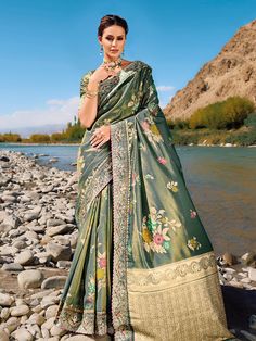 Sea Green Saree, Wedding Wear Saree, Saree Bollywood, Lehenga Style, Patiala Salwar, Banarasi Silk Saree, Wedding Saree Indian, Half Sleeve Blouse, Ghagra Choli