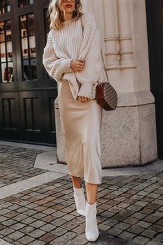 Silk Slip Skirt, Look Zara, Beige Outfit, Skirt Midi, Slip Skirt, Satin Skirt, 가을 패션, Trending Dresses