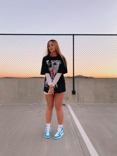 High Top Air Jordans Outfit, Jordan 1 Summer Outfit, Dunk High Top Outfit, High Top Jordans Women Outfit, Outfits To Wear With Blue Jordan 1s, Classy Jordan Outfits, Outfit Con Tenis Jordan, Style Air Jordan 1 Women Outfit