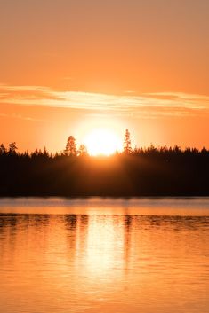 Alaska's Midnight Sun: Stunning Mountain Sunset over Water Mountains And Water, Sunset Over Water, Alaska Sunset, Homer Alaska Photography, Whale Watching Alaska, Alaska Adventures