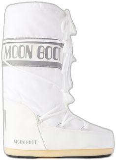 Functional White High-top Boots, White Round Toe Functional Boots, White Functional Round Toe Boots, White Insulated Leather Boots, Functional White Round Toe Boots, Functional White Waterproof Boots, Insulated White Leather Boots, White Insulated Winter Boots, White Leather Waterproof Boots For Winter