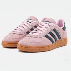 Adidas Originals Suede Sneakers Handball Spezial Pink Women's Men's Unisex Size 6.5 New Color: Clear Pink Arctic Night The Adidas Handball Spezial Clear Pink Arctic Night Is A Stylish And Comfortable Sneaker That Blends Retro Appeal With Modern Flair. Featuring A Clear Pink And Arctic Night Color Scheme, This Shoe Boasts A Suede And Leather Construction For Durability And A Nostalgic Aesthetic. The Gum Outsole Enhances Its Retro Charm, While The 3-Stripes And "Spezial" Branding Add A Touch Of Ad Night Color Scheme, Spezial Adidas, High Air Force 1, Adidas Handball Spezial, Adidas Handball, Adidas Sneakers Women, Adidas Shoes Women, Exclusive Sneakers, Adidas Spezial