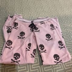 Never Worn, Run Small Pink Cotton Pajama Shorts For Lounging, Pink Stretch Bottoms For Loungewear, Pink Stretch Pants For Loungewear, Pink Cotton Sleep Bottoms, Stretch Pink Pants For Loungewear, Pink Pajama Shorts For Lounging, Pink Sleep Bottoms Long Pants, Casual Pink Sleepwear Long Pants, Pink Cotton Sleepwear For Overnight