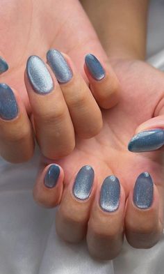 Short Blue Cat Eye Nails, Velvet Nails Blue, Blue Cat Eye Nails Design, Magnet Nail Polish Designs, Blue Magnetic Nails, Blue Velvet Nails, Cat Eye Nails Blue, Nail Art Cat Eye Designs, Complementary Outfit