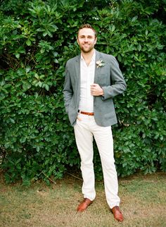 White Tuxedo Wedding, Casual Groom Attire, Formal Wedding Attire, Casual Grooms, Dress Code Wedding, Gray Blazer, Guest Attire, Wedding Attire Guest, Groomsmen Attire