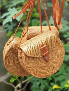 Real Rattan Crossbody Handbag – Boho Living Room Metallic Cowhide Rug, Rattan Bags, Boho Chic Bags, Rattan Handbags, Leather Waist Bag, Cowhide Bag, Cowhide Rugs, Leather Duffle Bag, Rattan Bag